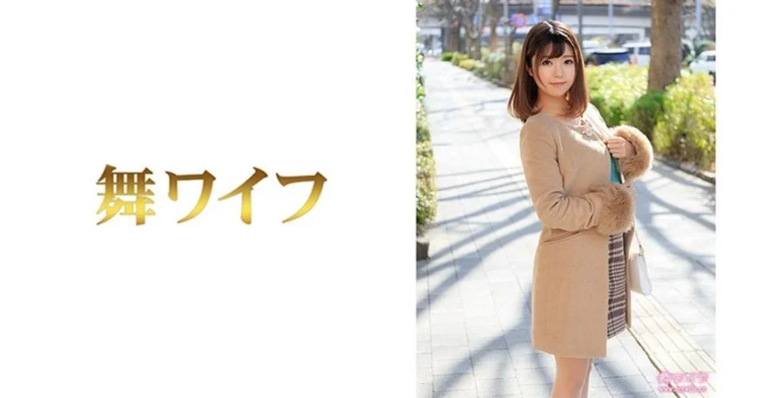 一脸呆萌嫩妹妹！粉嫩奶子一线天嫩穴！翘起屁股怼在镜头前，扒开小穴自摸，大黑牛狂震